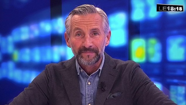 Marseille : un artiste s'enferme dans une bouteille géante pour cinq jours et cinq nuits