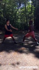 KO sur un coup de poing retourné improbable