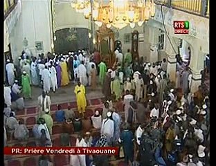 Marième Faye Sall prie à Tivaouane dans un coin insoupçonné, faisant la surprise à tout le monde