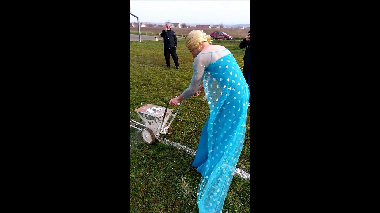 JOUR 9 : Qui se souvient de Mathias traçant le terrain en Reine des Neiges ?