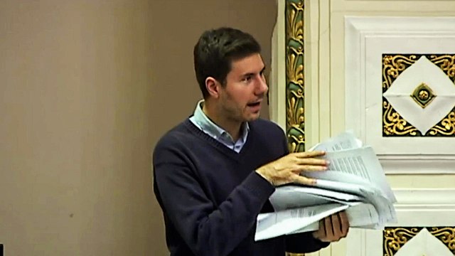 Pernar baca papire: Tko ovo od vas čita?