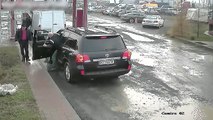Road Rage Fight Guy Pulls Gun in Russia