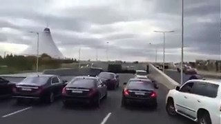 Russian Mafia on Mercedes Benz Stops The Traffic