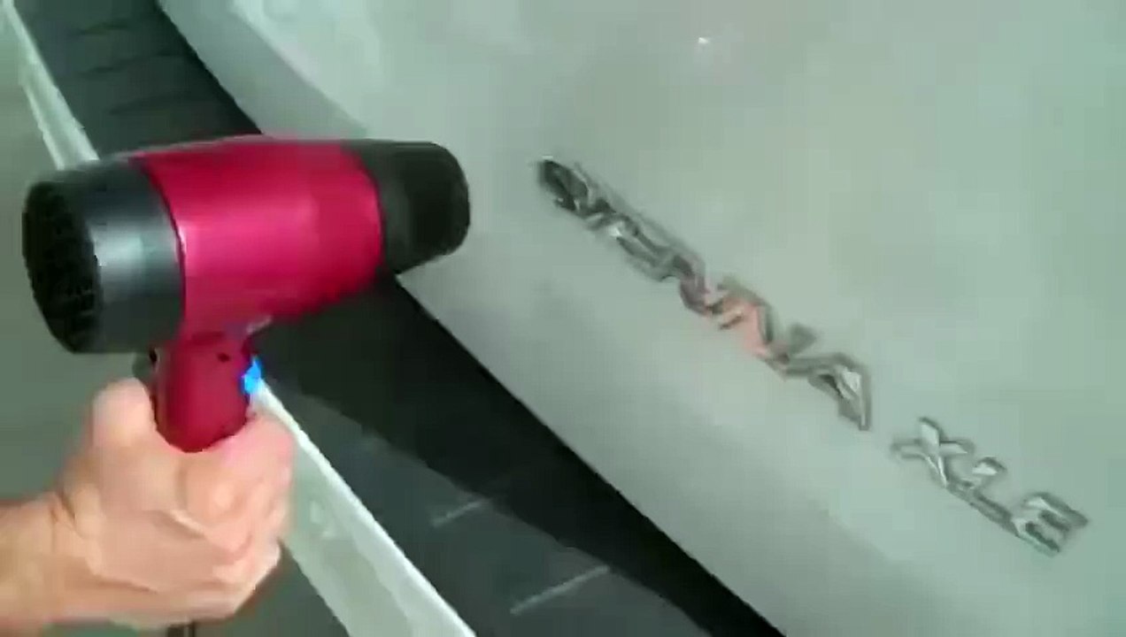 Comment utiliser l’air comprimé pour enlever le logo d’une voiture