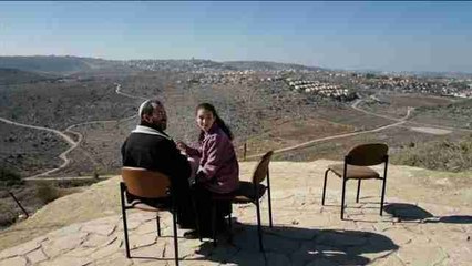 Jóvenes israelíes tratan de impedir evacuación en el asentamiento judío de Amoná