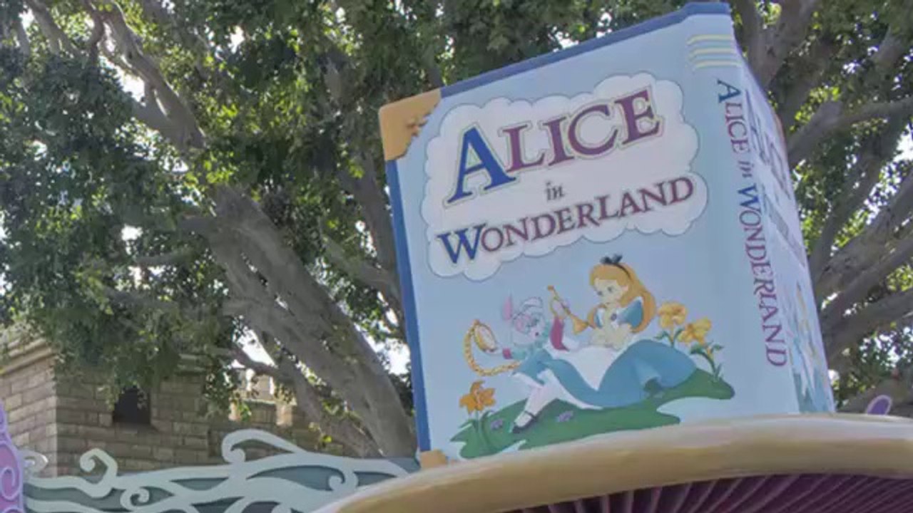 Disneyland - Alice in Wonderland 2016 The Ride