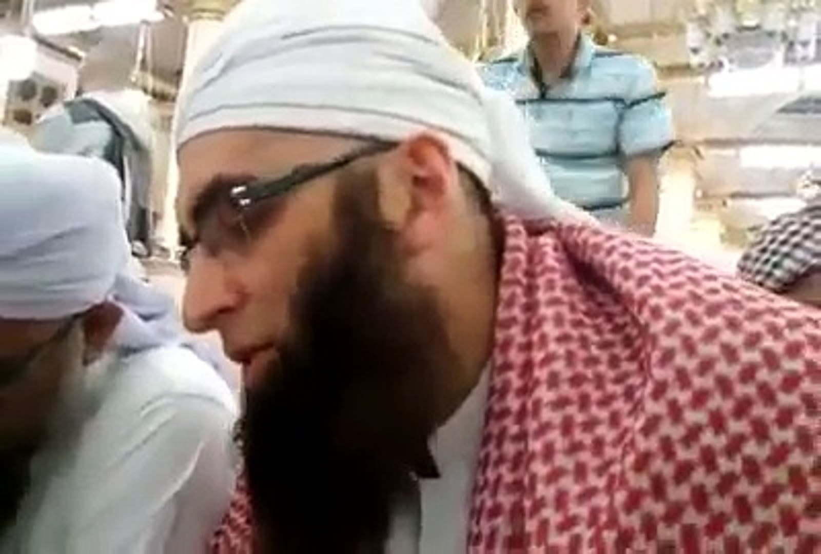 Marhoom Junaid Jamshed bhai reading naat in Masjid Nabwi Sharif