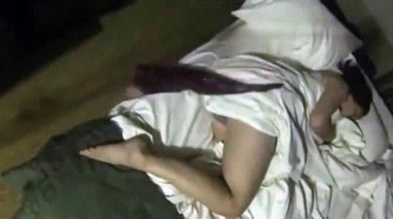 Mira lo que pasa con esta chica mientras duerme