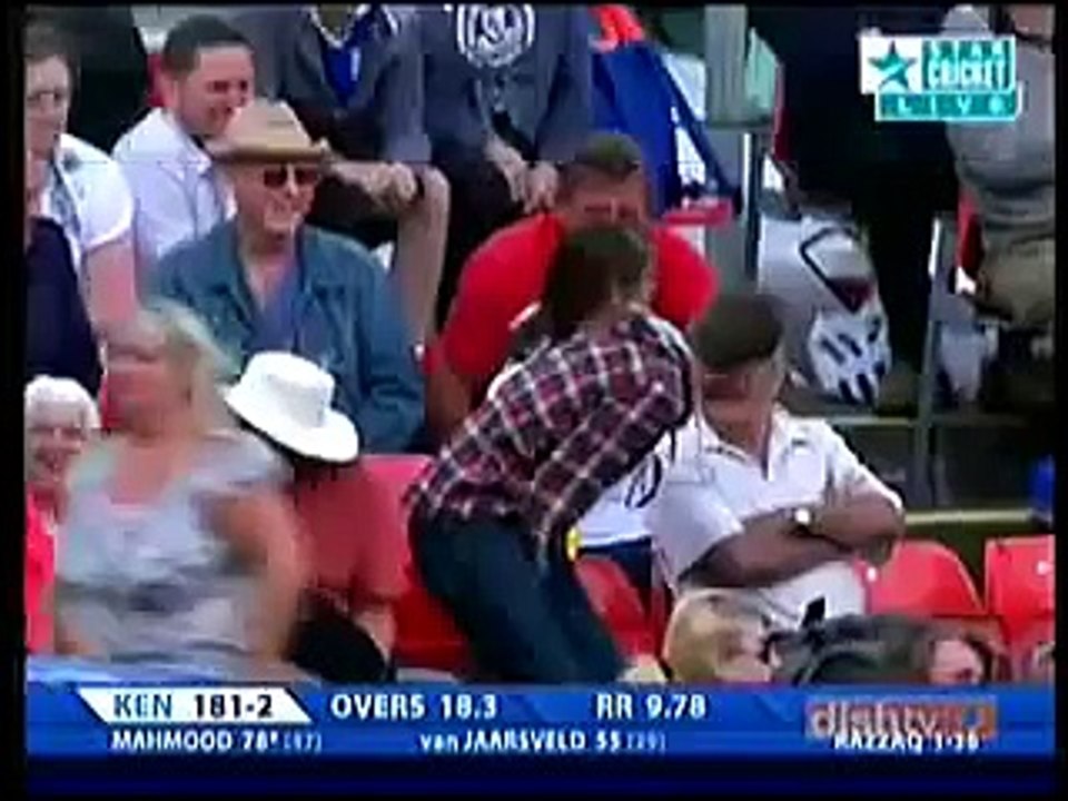 Azhar Mahmood 2 huge sixes against Abdul Razzaq in English county