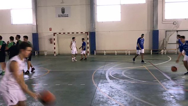 EQUIPO CADETE DEL C.B. CHIPIONA EN SU PREVIO AL PARTIDO.