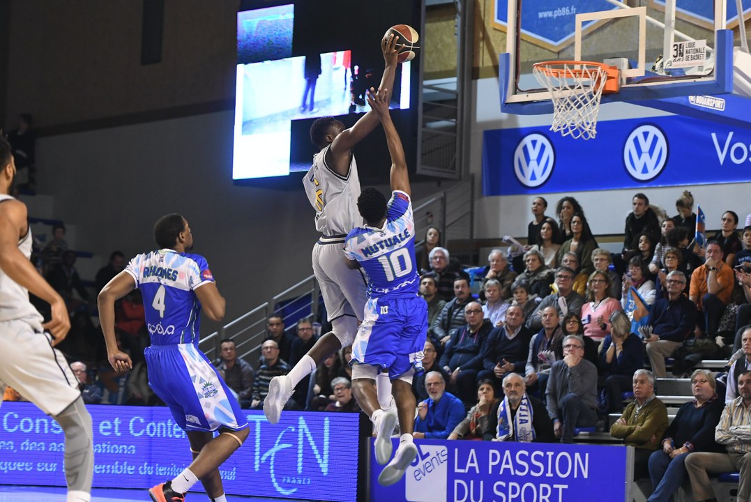 L'action du match, J9 : le Dunk de Doumbouya (2016-17)