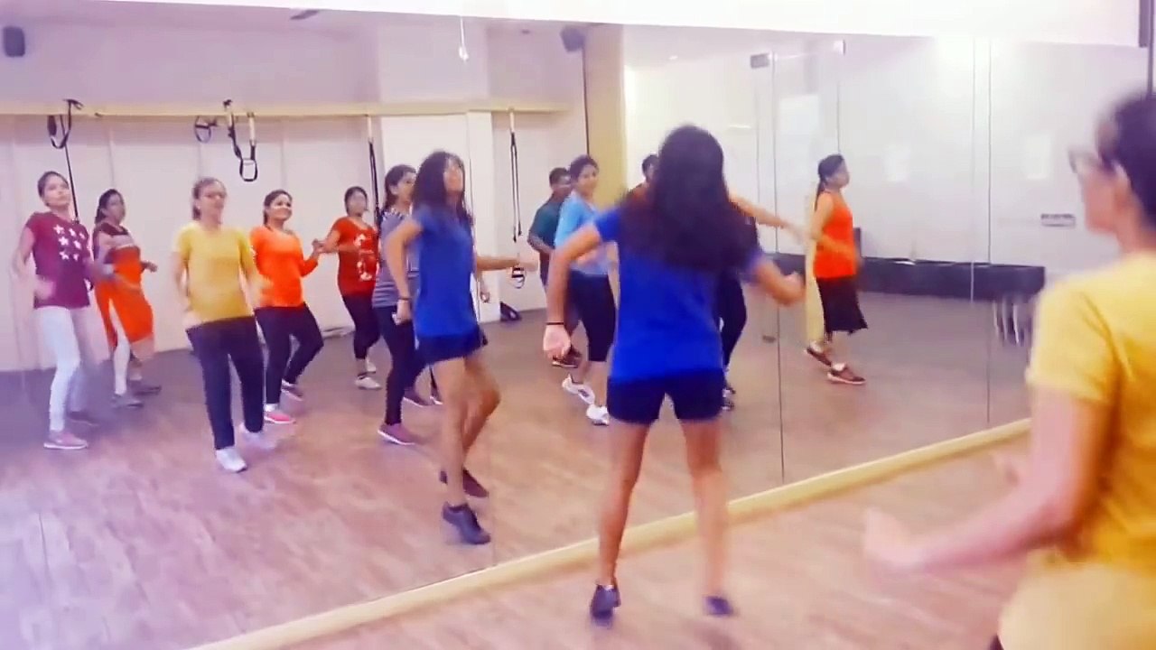 JAANEMAN AAH | DISHOOM | FITNESS DANCE | BOLLYWOOD WORKOUT BY SHRUTI TRIVEDI