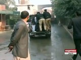 Punjab police ka karnama overloading k wjha say chalti hui gari say kese gir per