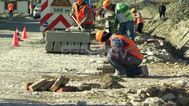 Report TV - Vlorë, nis rikonstruksioni i rrugës së ish-ushqimores, gangrenë prej vitesh