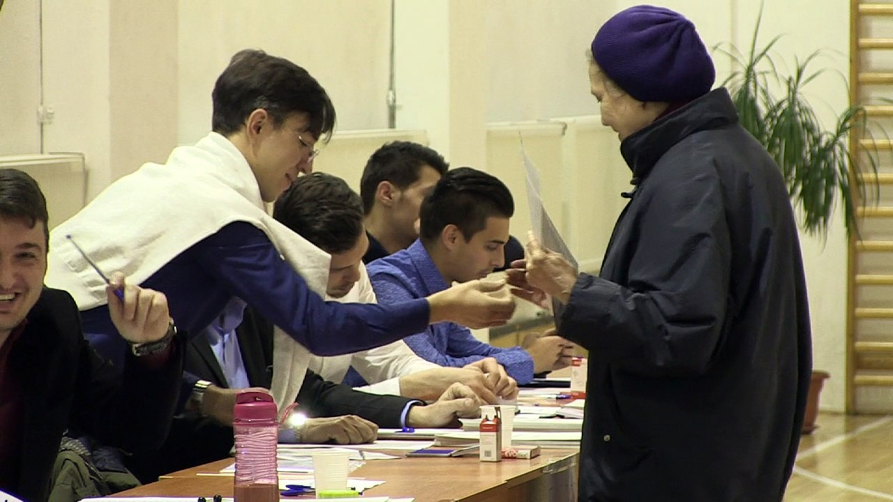 Le président roumain a voté pour "une Roumanie prospère"