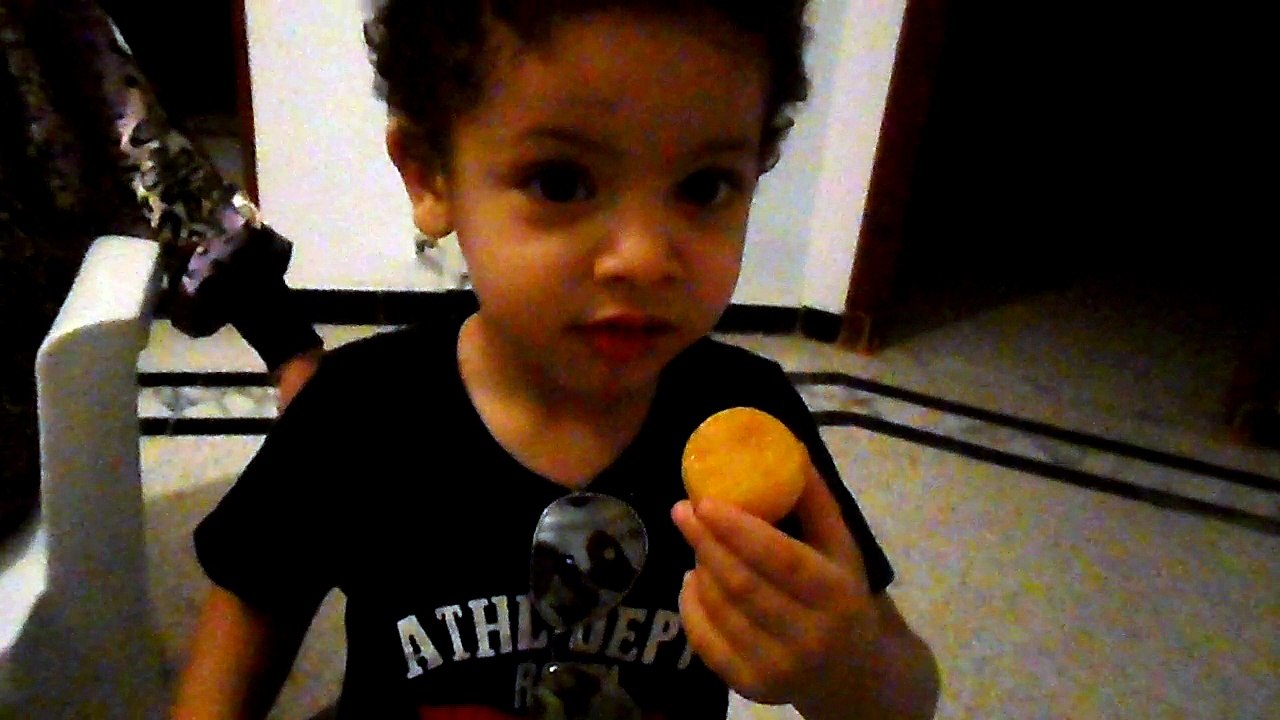 Enfants jouant et rire - Children playing and laughing - 孩子在玩和笑