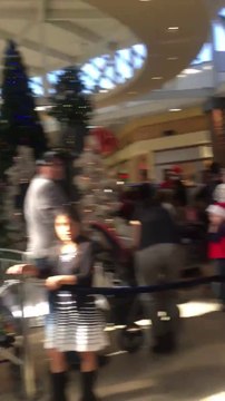 Ce prêtre dit à des enfants que le père noel n'existe pas !!