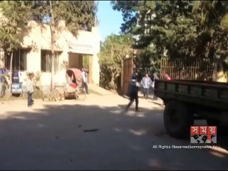 ছাত্রলীগ নেতাকে আটকের জেরে থানা ঘেরোও, ৮ পুলিশ আহত