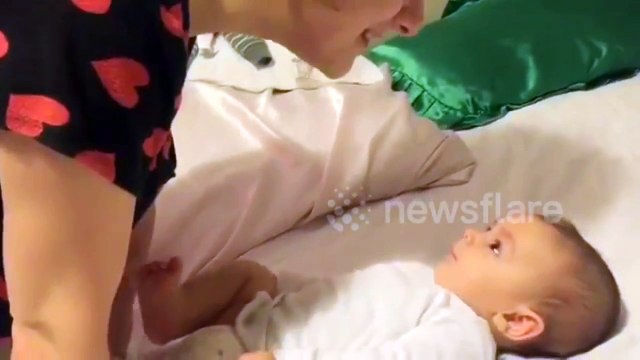 A trois mois seulement, ce bébé arrive à dire une phrase que toutes les mamans rêvent d'entendre