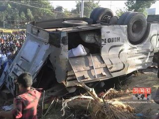 রামুতে যাত্রীবাহী বাস উল্টে নিহত ৪