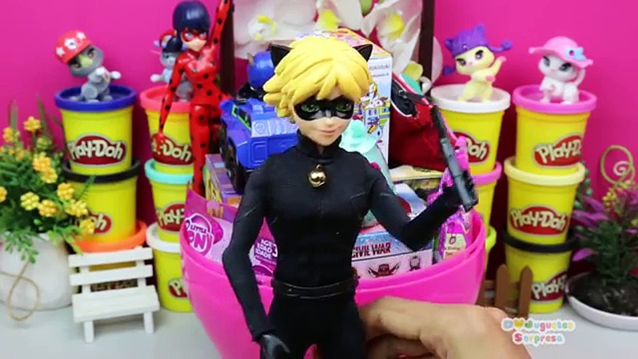 Huevo Sorpresa Gigante de Cat Noir en Español de Plastilina Play Doh