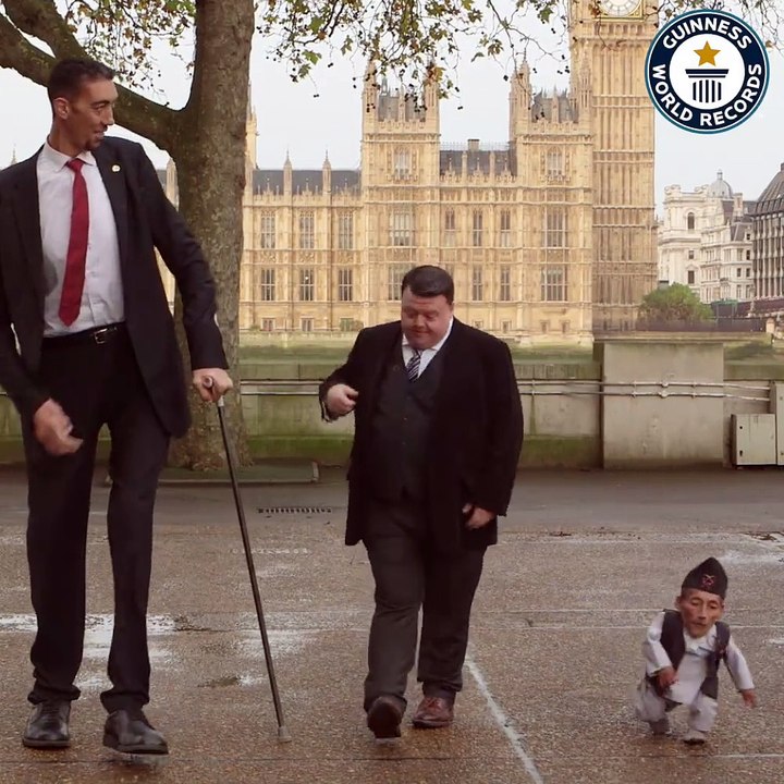 Découvrez l'homme le plus grand et l'homme le plus petit du monde