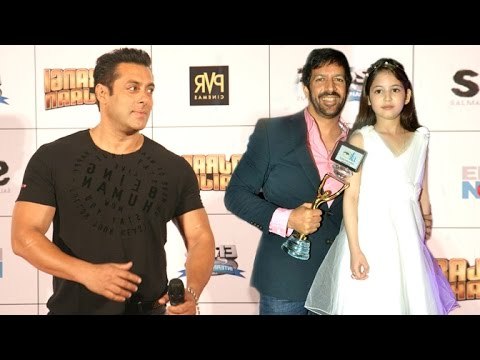 Cute Harshali Malhotra Wins An Award For Her Role In Bajrangi Bhaijaan