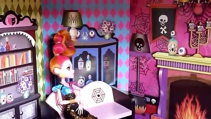 Дом с мебелью Монстер Хай. House with furniture monster high.