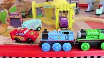 Thomas The Tank Engine Goes to Disney Cars Radiator Springs Lightning McQueen, Mater, Fillmore YWeeE