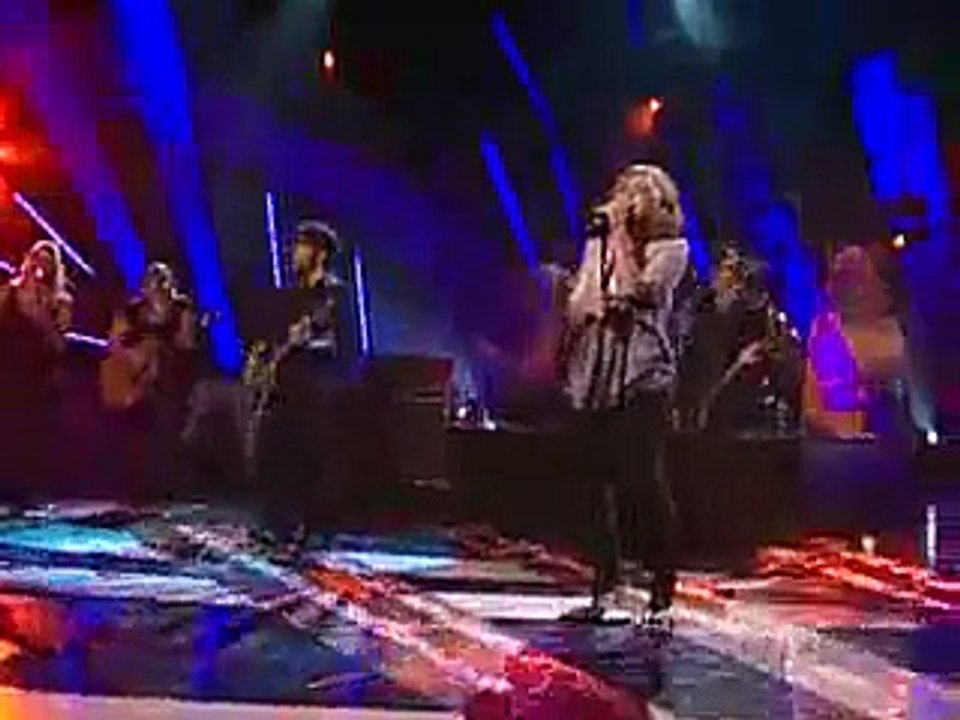 Kelly Clarkson Performs In Canadian Idol