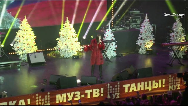 Ольга Бузова - Под звуки поцелуев (Танцы. Ёлка. МУЗ-ТВ) 11.12.2016