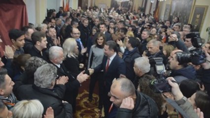 Conservadores revalidan una vez más su victoria en elecciones en Macedonia