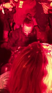 Demande en mariage dans la foule d'un concert de Coldplay - Glastonbury 2016 - Fix You