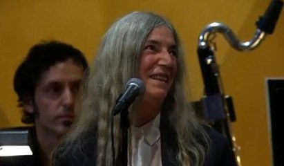 Nobel ödül töreninde Patti Smith, Dylan'ın şarkı sözlerini unuttu