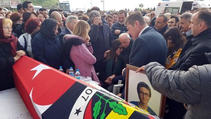 Berkay'ın tabutuna Fenerbahçe bayrağı örtüldü