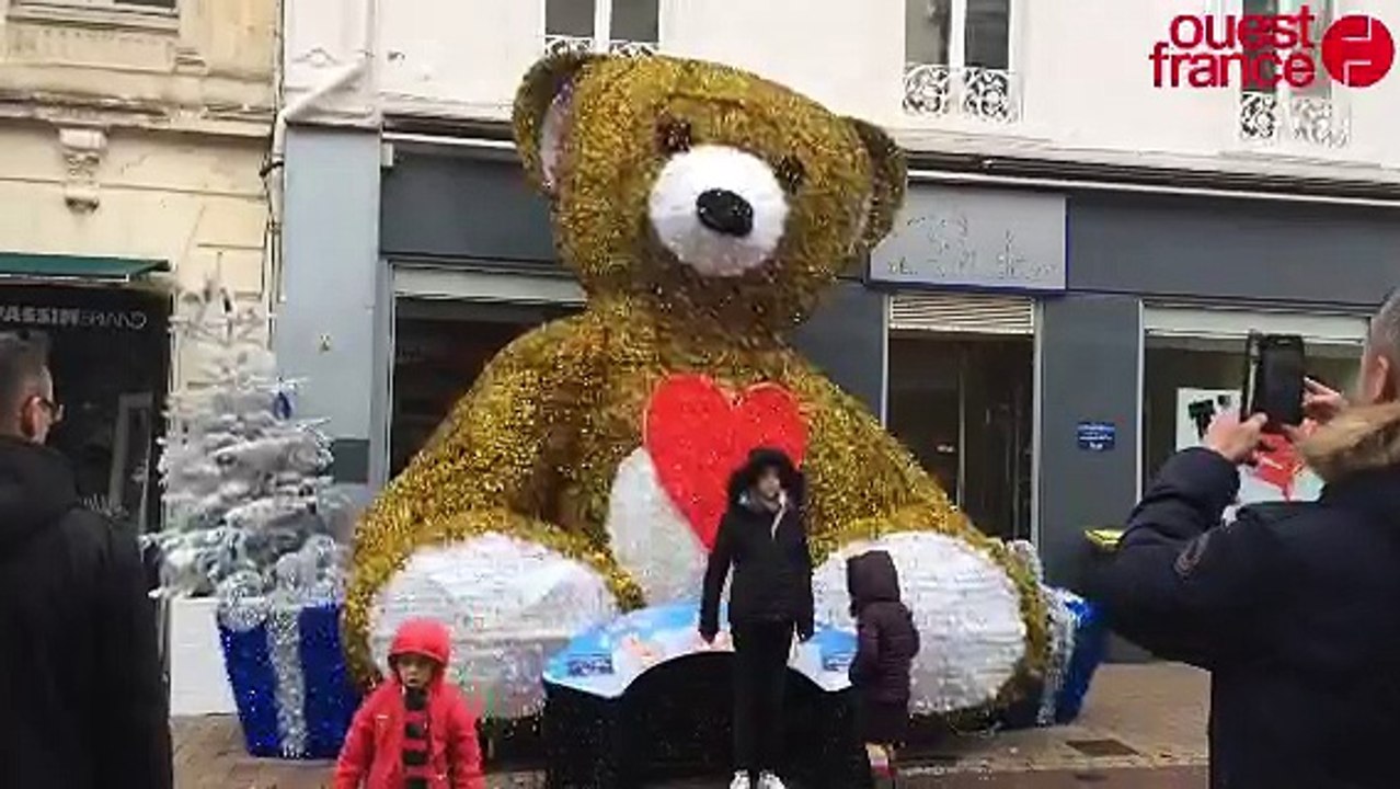 Un ours interactif aux Halles