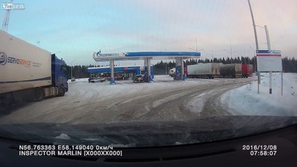 Les pneus d'un camion explosent et causent pas mal de dégâts