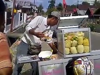 kereenn,, gaya baru tukang rujak, pasti cepet laku nih