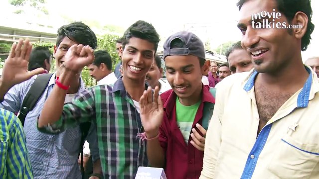 Bajrangi Bhaijaan Public Review | Watch Crazy FANS Reaction | Salman Khan, Kareena Kapoor