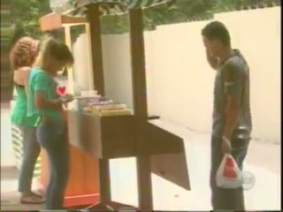 Troco no Peito | Pegadinha com Vivi Fernandez | Programa Silvio Santos