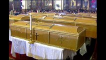 Funerali al Cairo per i 25 copti uccisi in un attentato contro una chiesa