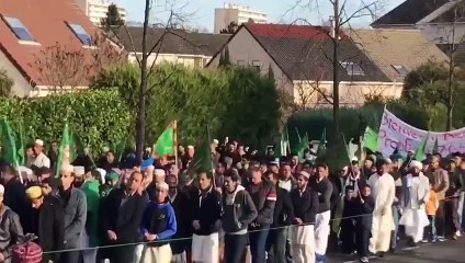 فرانس کی فضاء فلک شگاف نعروں سے گونج اٹھی