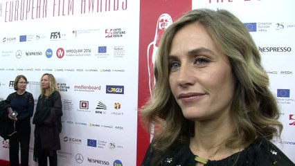 Young Pope saison 2  :  Ludivine Sagnier et Cécile de France nous dévoilent la date