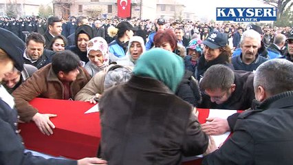 ŞEHİTLER MESLEKTAŞLARI İLE VEDALAŞTI ÖZGE GELİN DÜĞÜN FOTOĞRAFIYLA GELDİ