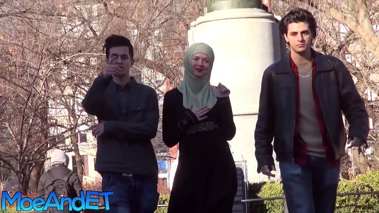 Muslim Women Harassed For Praying In Public With A Hijab!! (SOCIAL EXPERIMENT)