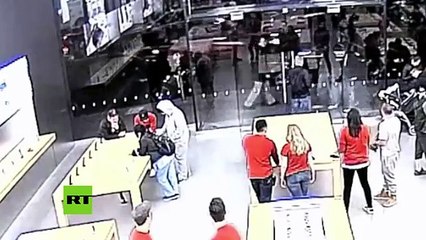 En un par de segundos robaron una tienda de Apple