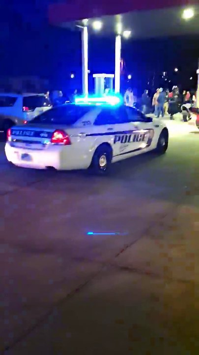 Braqué par la police parce qu'il cache quelque chose