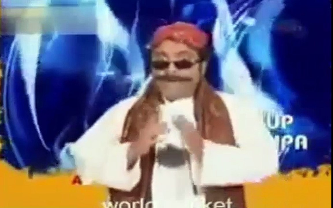 An Old Clip of Junaid Jamshed Fighting With an Actor