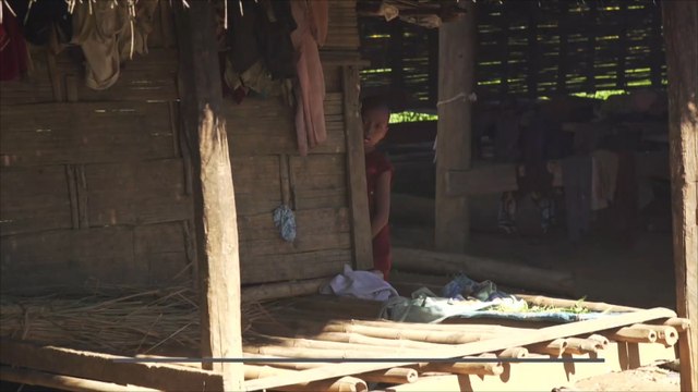 جنود حكومة ميانمار يمنعون سكان قرية من العودة إليها