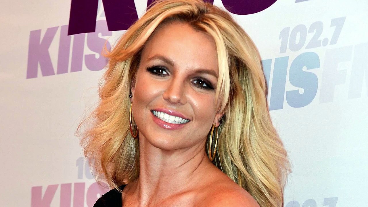 BRITNEY SPEARS MAKEUP TUTORIAL!